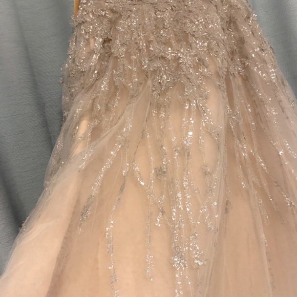 Vintage inspired romantic wedding gown - Picture 4 of 16